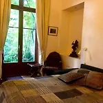 2-Bedroom Garden Flat In The Marais By Seine River