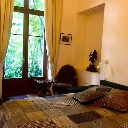 2-bedroom Garden Flat In The Marais By Seine River Apartment
